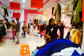广东美女开服装店，“衣服免费不要钱”，不亏反赚80万，你也行图片