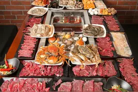 宝龙这家牛肉海鲜自助火锅，是真的“牛啤”图片