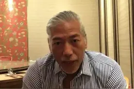 “乌鸦”张耀扬近况：58岁满头白发显苍老，退休后仍能年赚几百万图片