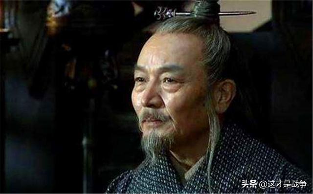 真实历史中的赤壁之战，孙刘联军实力更强，曹操被动挨打