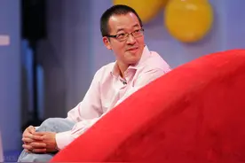 俞敏洪，“跪着”翻红图片