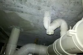 卫生间漏水的可能原因有4种，其中3种不需要砸砖，就可以补漏图片