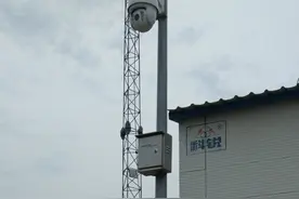 室外立杆安装摄像机，防雷接地电阻不应大于10欧姆；图片