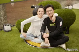 赶进度？双手扶腰及肚凸凸　章子怡被传怀第三胎图片