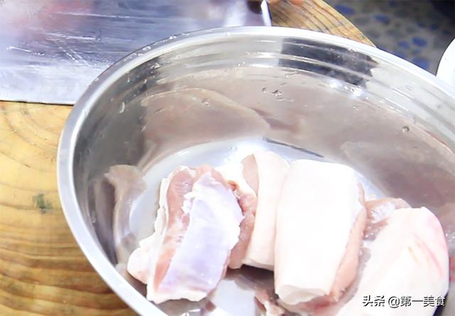 大厨做正宗豫菜“河南条子肉”，出锅飘香四溢，肥而不腻又入味