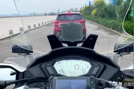 “移动摄像头”来了！大家小心驾驶哦图片