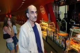 男子因护照丢失，在机场滞留了17年，最后意外成为富豪图片
