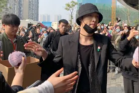 《快本》应援风波未平，张艺兴却上演反向应援，网友：顶流的自觉图片
