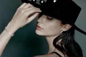 中东姑娘只身闯荡好莱坞，从模特界杀到电影圈，曾担任战斗教练图片