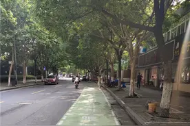 杭州街头出现一种特殊的停车位，不少人点赞：这“很杭州”图片
