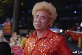 妻子改嫁女儿不认，他男扮女装卖炒螺40年，从街头卖到奢华商场图片