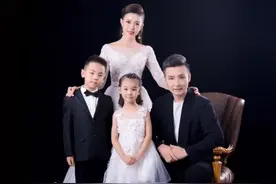 刘和刚晒全家福，娶世界小姐儿女双全，曾靠全村人凑7000学费图片