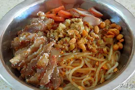 9块钱一碗干捞粉，每天卖100碗，老板靠一家粉店，在南宁买两套房图片