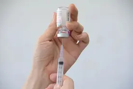 台湾连AZ疫苗都不够打了？陈时中认了供货吃紧，第五轮预约还要等图片