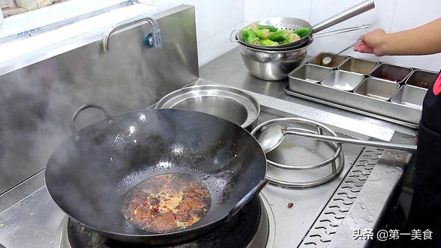 厨师长教你“肉馅酿青椒”，百吃不厌，每次去饭店，都是必点菜