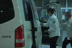 头颅损伤严重、肋骨多处骨折…男子从5米高处摔下陷入昏迷，47岁的他还能苏醒过来吗？图片