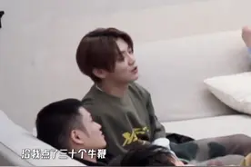 鹿晗交友不慎？录《五哈》被朋友点了三十个牛鞭和三十瓶酒图片