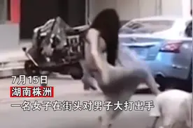 靓丽女子每月花一两万养男友，过生日却被送假戒指，当街朝脸4连踹图片