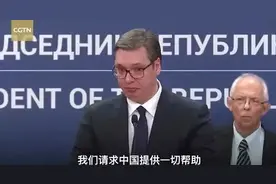 亲吻五星红旗，“感谢中国”成全球网络热词，全世界都在对中国说“谢谢”图片