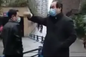 官方通报“保安阻止无健康码人员进小区遭辞退”事件：当事人向保安致歉图片