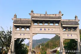 云南神奇的“怀胎井”，传说喝了井水会怀孕，吸引游客争相饮用图片
