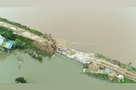 山西暴雨90小时：河水决堤、万人转移、山体滑坡图片