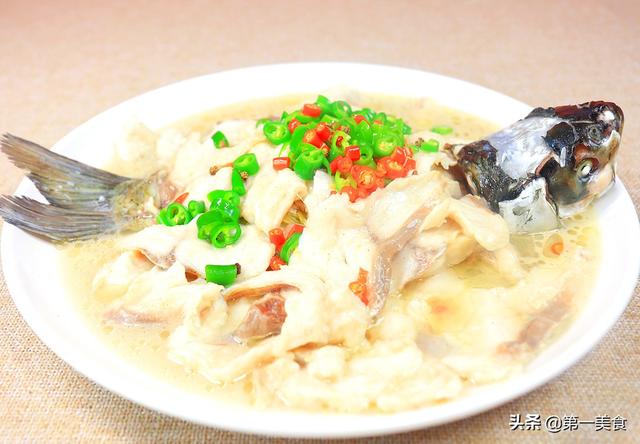 家常美味的草鱼如何煮（白菜和草鱼一起做）
