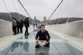 世界第一高的蹦极台开放了，张家界大峡谷图片