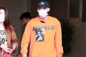 黄子韬这次翻车了，穿无痕皮裤凹出“壮汉腿”，看起来显胖20斤图片