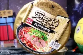 “兰州牛肉面”火了！卖35元一桶，看到牛肉后，网友：康师傅凉凉图片