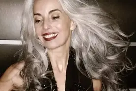 65岁法国贵妇奶奶：模特身材堪比20岁妙龄女子，是怎么保养的图片