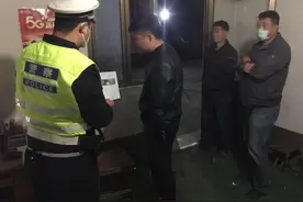 凌晨出击！临沂公安交警连查多起超载“百吨王”图片