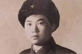 1950年一解放军战士生病住院，检查身体时暴露身份：帮我保守秘密图片