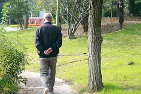 如果您已经过了五十岁，却经常感到浑身酸痛难受，请看此文图片