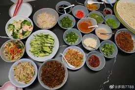 孙莉秀恩爱！晒黄磊做面条光配料就20多盘，新餐桌好抢镜图片