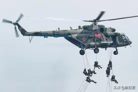 战斗民族艺高人胆大，直升机索降效率是其它国家的4倍图片