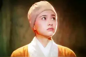 三尼姑贪色将秀才剃成光头，愤怒小伙刀劈和尚，原来假和尚是亲爹图片