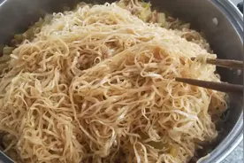 家常卤面做法，大妈多了一道程序，蒸出来的面条不容易坨，口感好图片