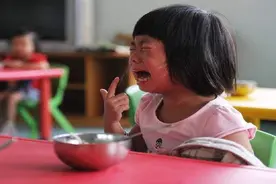 第一次送宝宝去幼儿园，面对宝宝的“抗拒”，宝妈一步错步步错图片