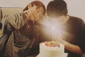 杨丞琳3个月后与李荣浩再团圆，晒为老公庆生照，开心比耶似少女图片