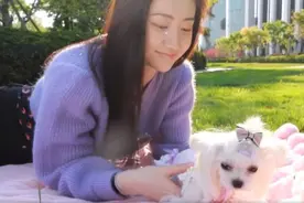 当景甜和沈梦辰撞衫，一个露脐一个加“花打底”，一看就知谁赢了图片
