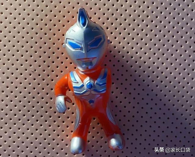 奥特曼卡为啥火爆娃圈？风靡背后原来还隐藏着孩子这样的需求