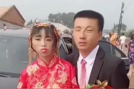 “鞋拔子”脸新娘火了，婚礼上新郎一脸无奈，网友：百分之百真爱图片