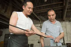 铸剑大师郑国荣：打造中国史上第一把陨铁剑"追风"，轻盈又锋利图片