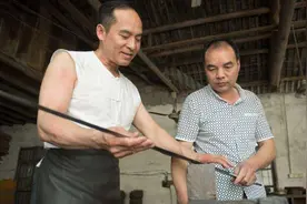 铸剑大师郑国荣：打造中国史上第一把陨铁剑"追风"，轻盈又锋利图片