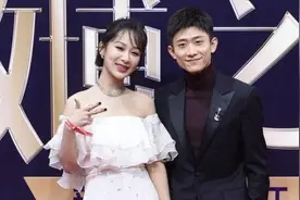 张一山踩点为杨紫庆生，晒另类合照超感人，暧昧表白称爱你如初雪图片