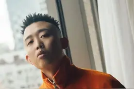 GAI曝光与老婆首次聊天截图，第一句就说：「你女朋友来了！」图片