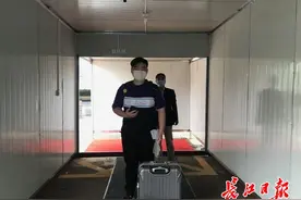 复学首日，武汉市交通学校2分钟可入校报到图片