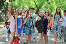 俄罗斯女人真的喜欢中国男人吗？图片