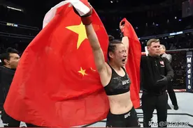 刚刚，中国首位UFC冠军、河北籍女选手张伟丽击败波兰拳王，成功卫冕金腰带图片